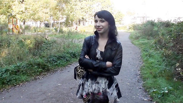 Русские парни легко научат как нужно разводить девушку на хорошую еблю