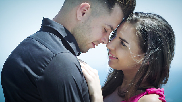 Влюбленные голубки уединились на курорте для наслаждения интимом очень красивого секса