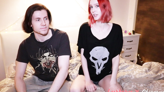 Худая рыжая девушка трахается в спальне с бойфрендом