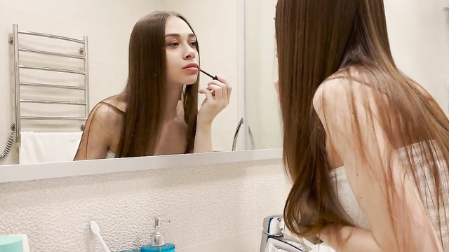 Перед тем как уйти гулять с подругами, сделала любимому сладкий минет