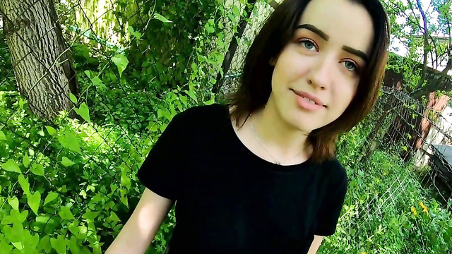 Просто захотелось отсосать незнакомцу прямо на улице