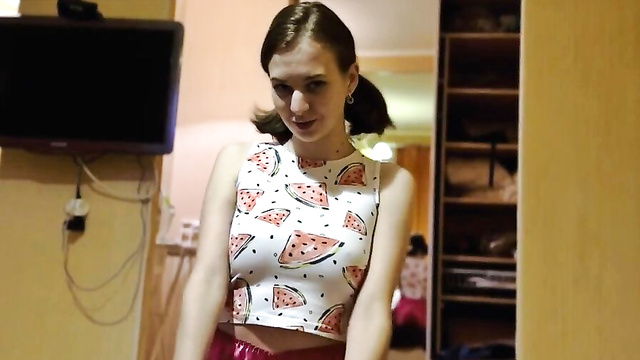 Сводная сестра получила денег а хороший домашний секс